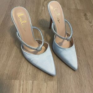 Lulu’s blue pointed toe heels